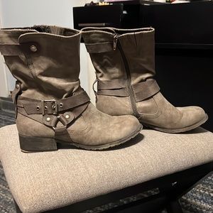 Women’s zip up boots